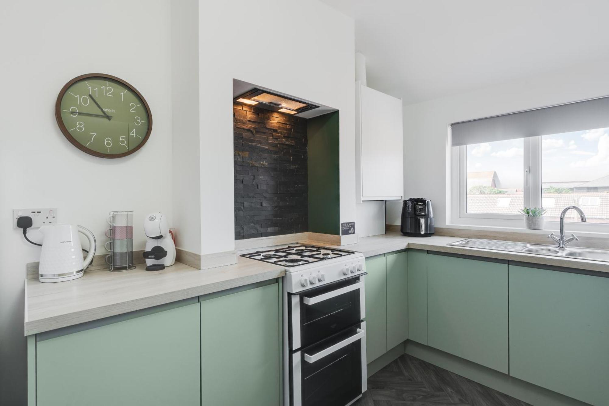 St David'S - Stylish 2 Bed Apartment, Free Parking, Close To Beach Литам-Сент-Эннс Экстерьер фото